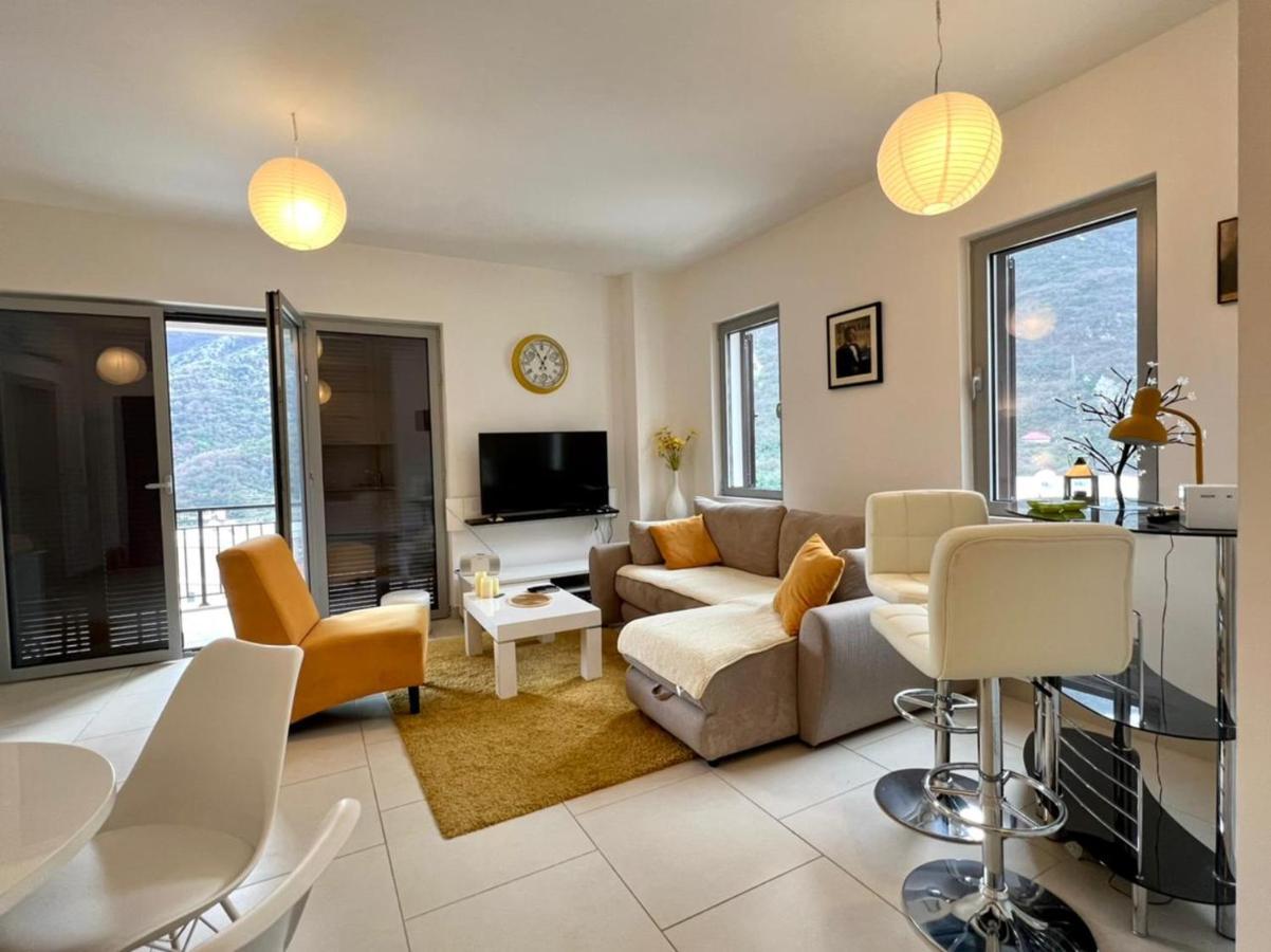 Lavender Bay Apartment C23 Kotor Buitenkant foto
